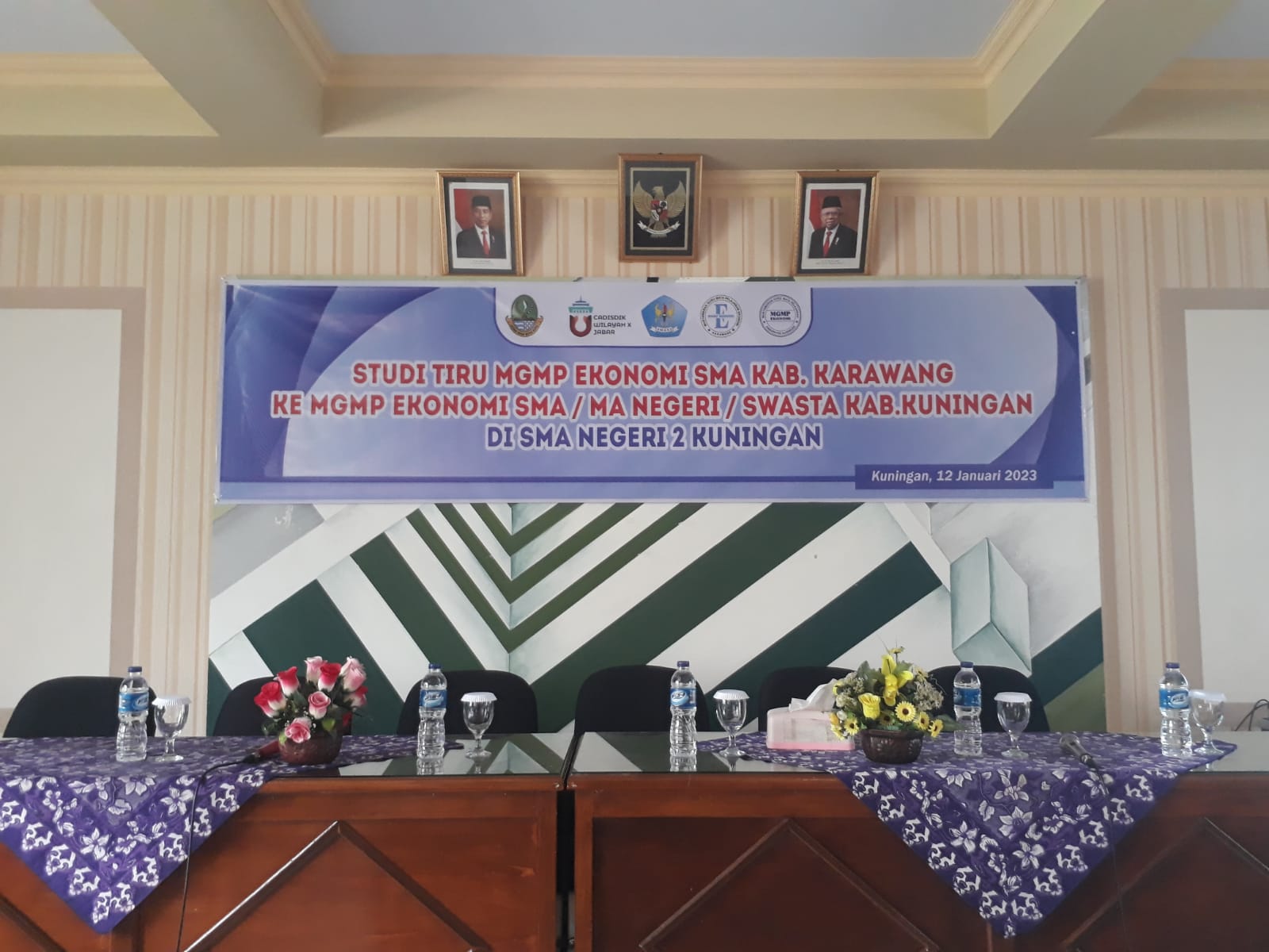 Kunjungan Studi Tiru MGMP Ekonomi Kab. Karawang Kunjungan Studi Tiru MGMP Ekonomi Kab. Karawang