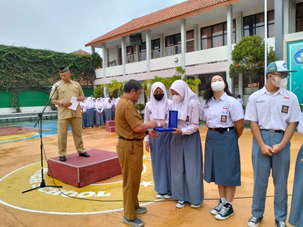 Juara 1 Lomba Debat bahasa Indonesia dengan Tajuk CIS 11 Tingkat Nasional