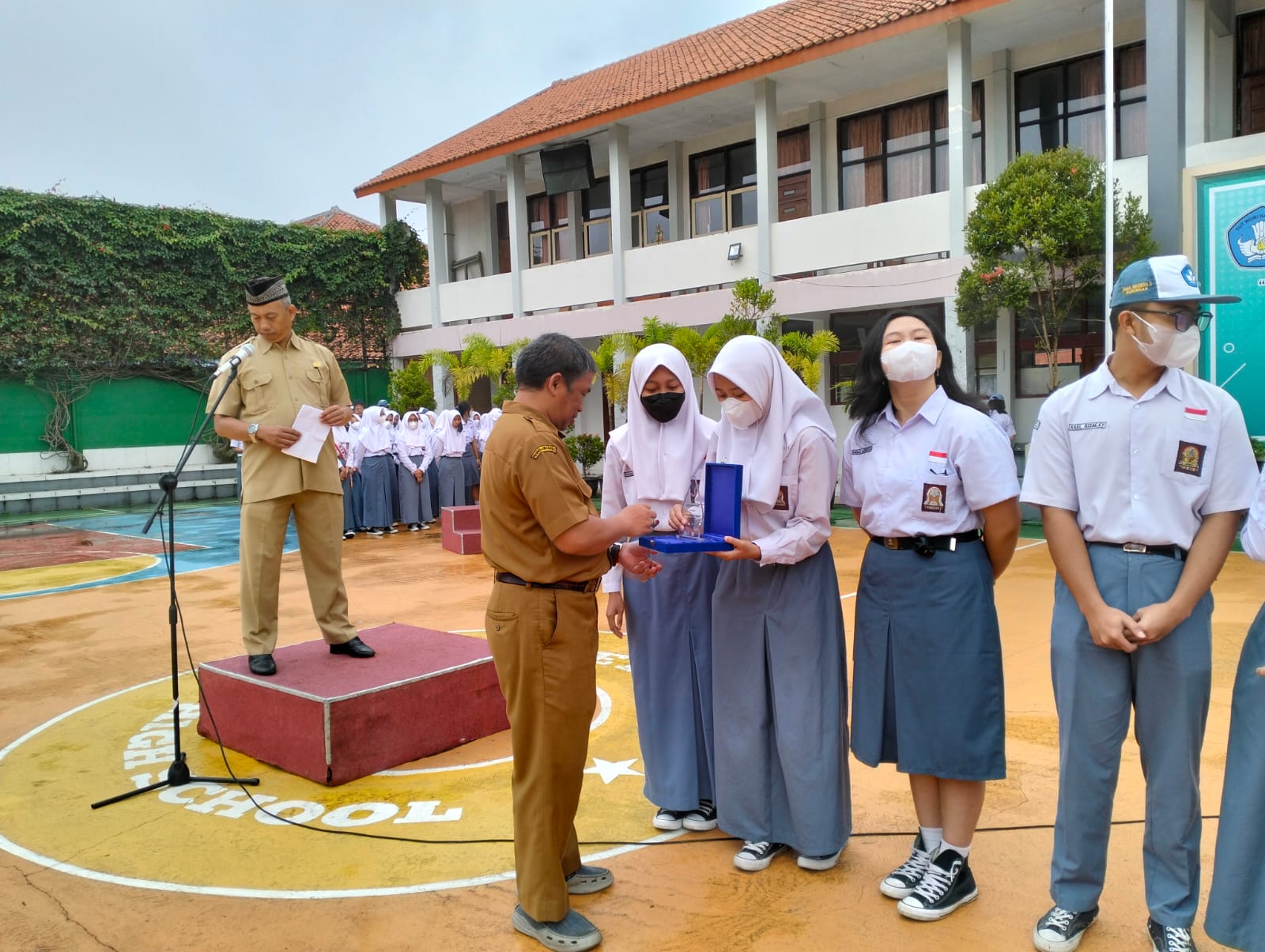 Juara 1 Lomba Debat bahasa Indonesia dengan Tajuk CIS 11 Tingkat Nasional