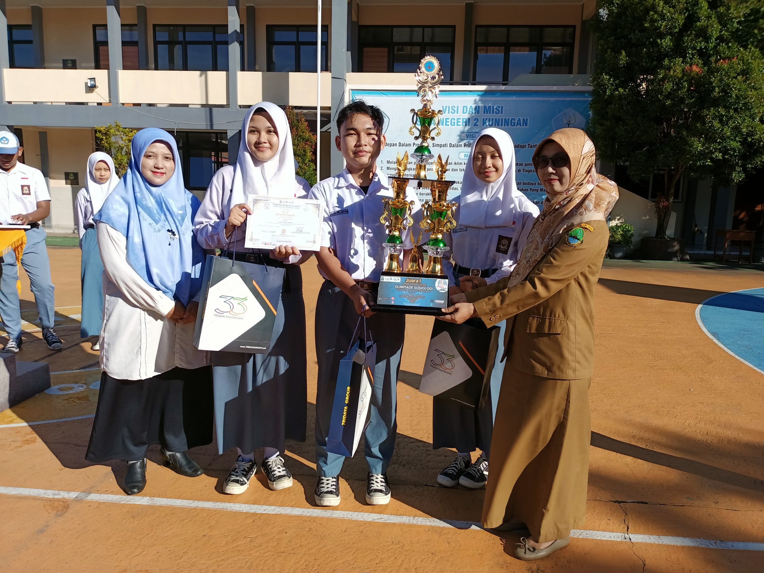 Juara 1 LCC SOSIOLOGI Juara 1 LCC SOSIOLOGI