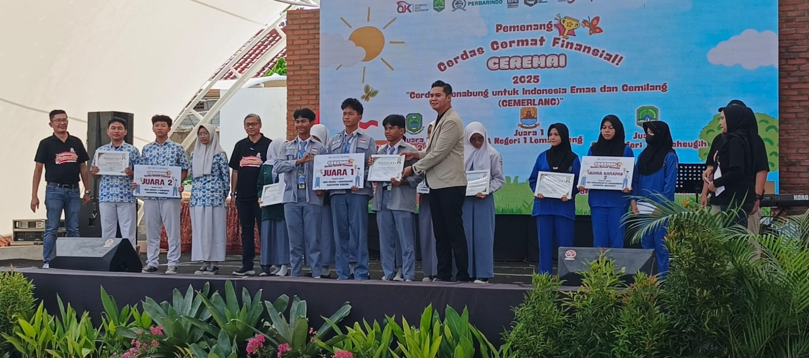 SMANDA MERAIH PRESTASI SMANDA MERAIH PRESTASI